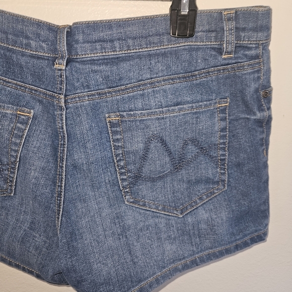 New York & Company Blue Jean Shorts Size 10 - Picture 4 of 9